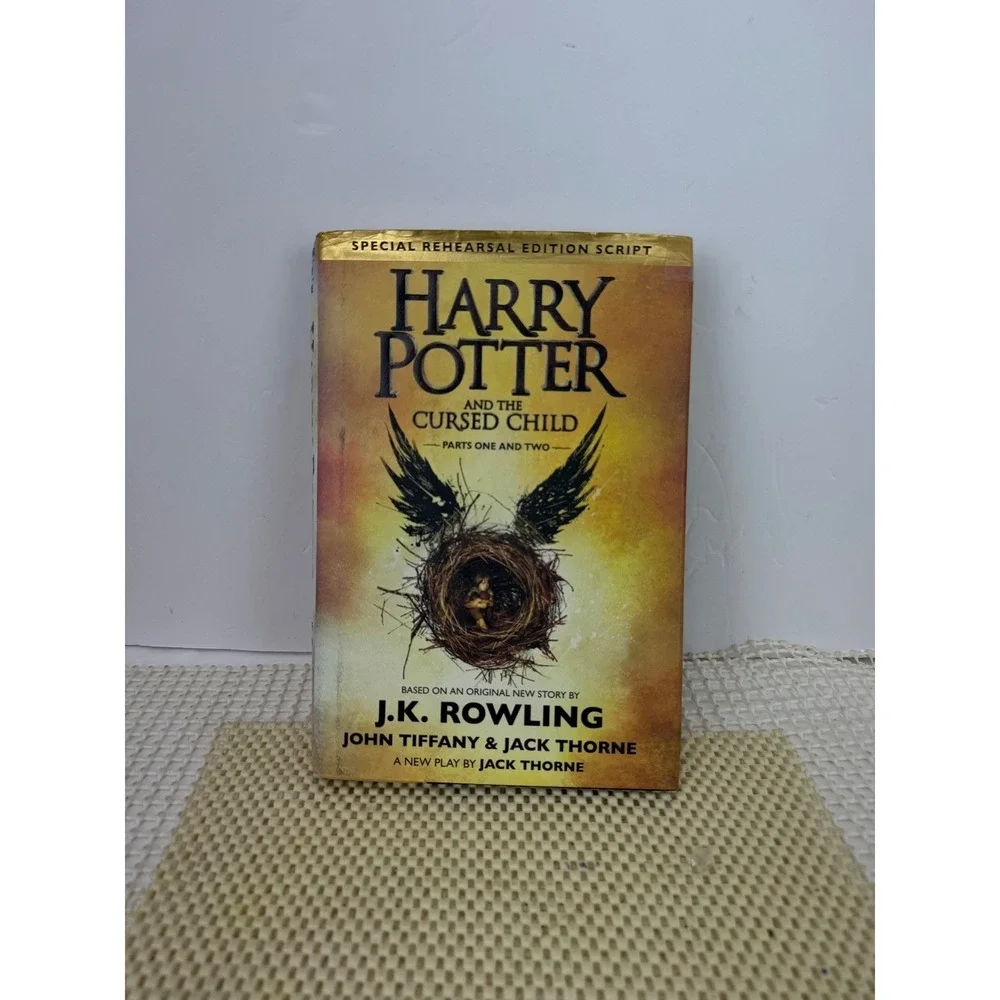 Harry Potter and the Cursed Child Parts 1&2 Special Rehearsal Edition Script EUC
